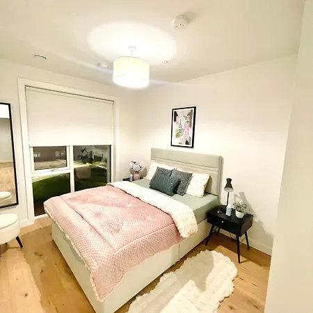 Ensuite Double Room- 10 Mins To Airport Lejlighed *