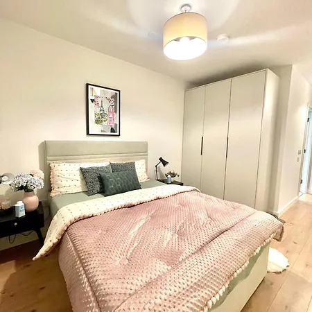 Ensuite Double Room- 10 Mins To Airport