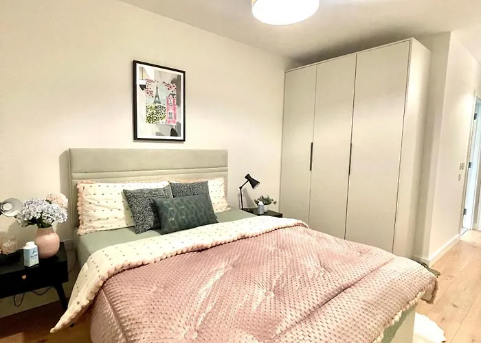 Ensuite Double Room- 10 Mins To Airport