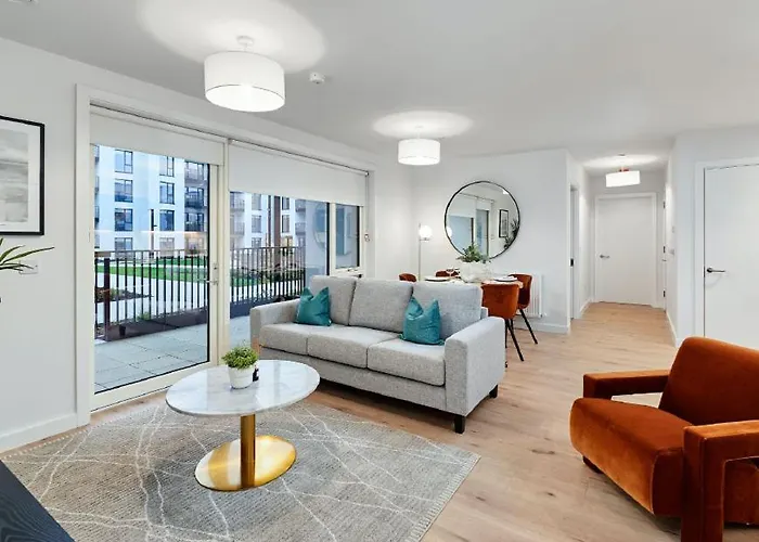 Ensuite Double Room- 10 Mins To Airport