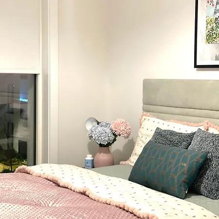 Ensuite Double Room- 10 Mins To Airport